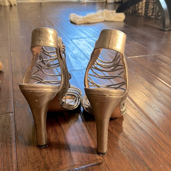 BCBG Generation pewter silver metallic strappy high heel sandals size 8.5 Pashas - Picture 4 of 8